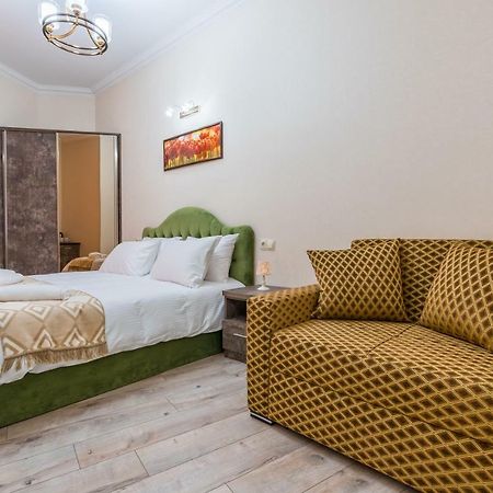 Golden Light Hotel Tbilisi Exteriör bild