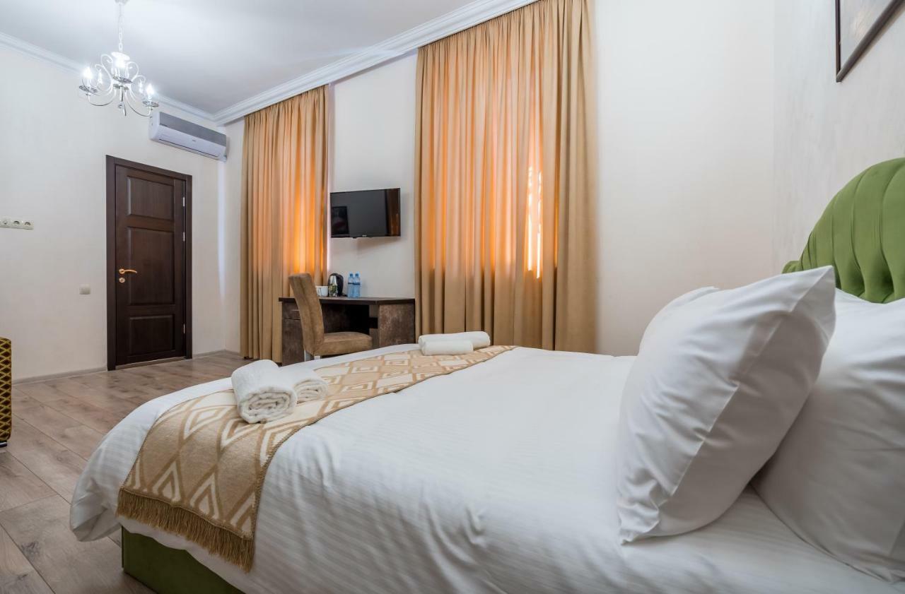 Golden Light Hotel Tbilisi Exteriör bild